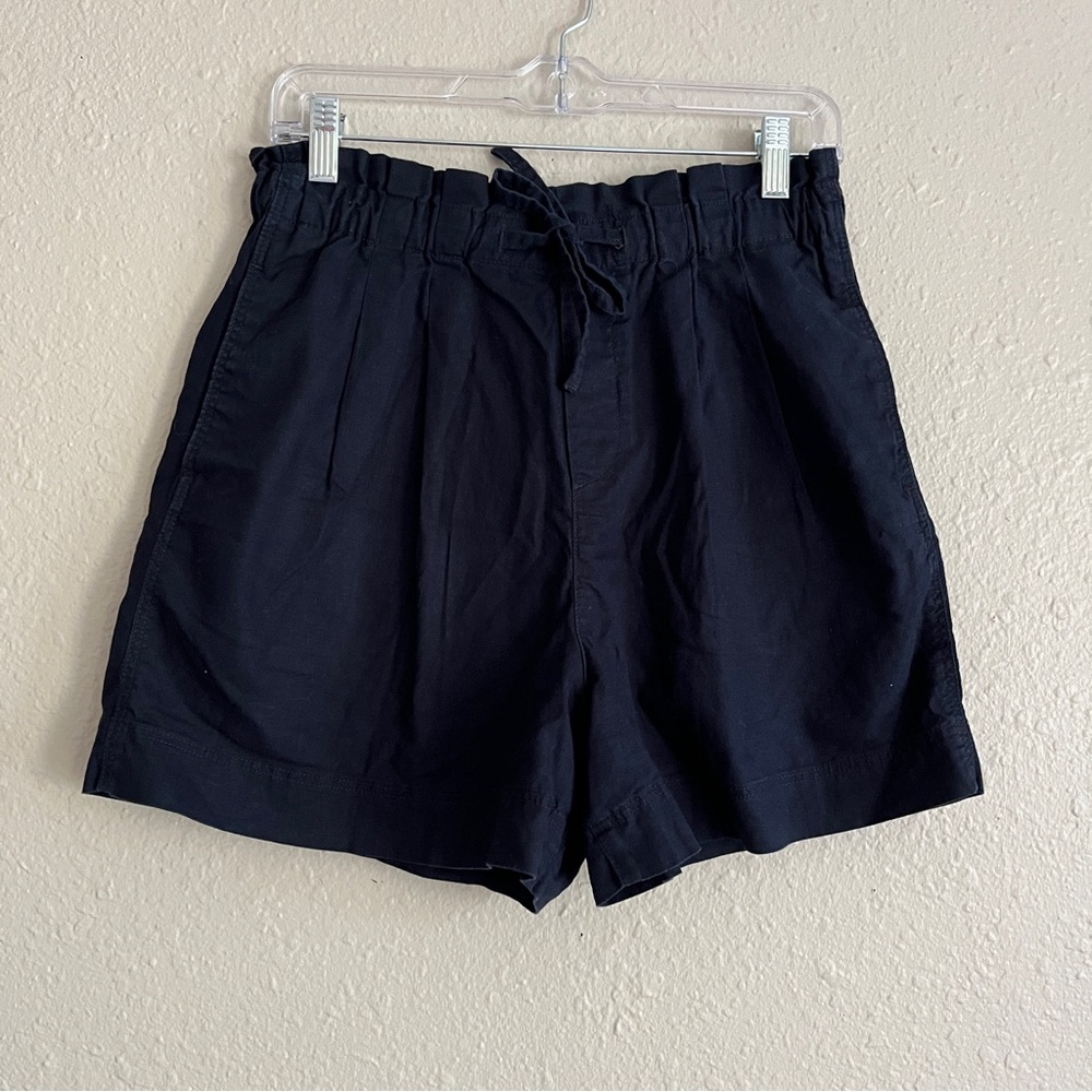 Uniqlo Black High-Waist Paperbag Shorts